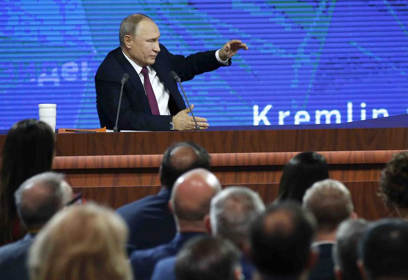 El presidente ruso Vladimir Putin ofrece su conferencia de prensa anual en Moscú, Rusia, el jueves 20 de diciembre de 2018. (AP)