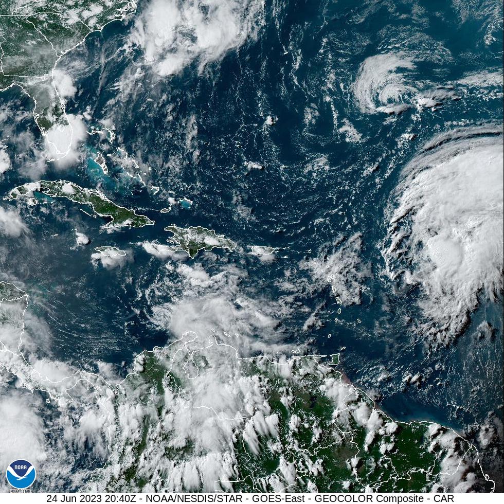 Imagen del sistema de satélites meteorológicos GOES que muestra el remanente de la tormenta tropical Bret en la punta norte entre Colombia y Venezuela, y la tormenta tropical Cindy al este de Puerto Rico.