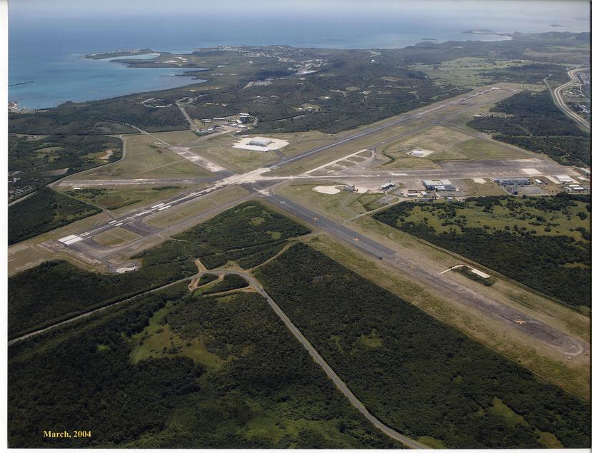 Según del titular de la Autoridad de los Puertos, Joel Pizá, en la eventualidad de que se utilice como puerto espacial, es posible que el aeropuerto de Ceiba (arriba) pueda seguir recibiendo vuelos desde las islas municipio.