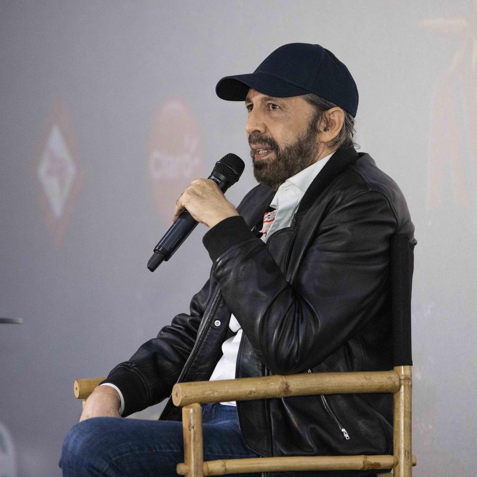 El cantante y compositor dominicano, Juan Luis Guerra, llevó a cabo una conferencia de prensa en San Juan, con motivo al estreno de la película "Capitán Avispa" el 11 de abril de 2024.