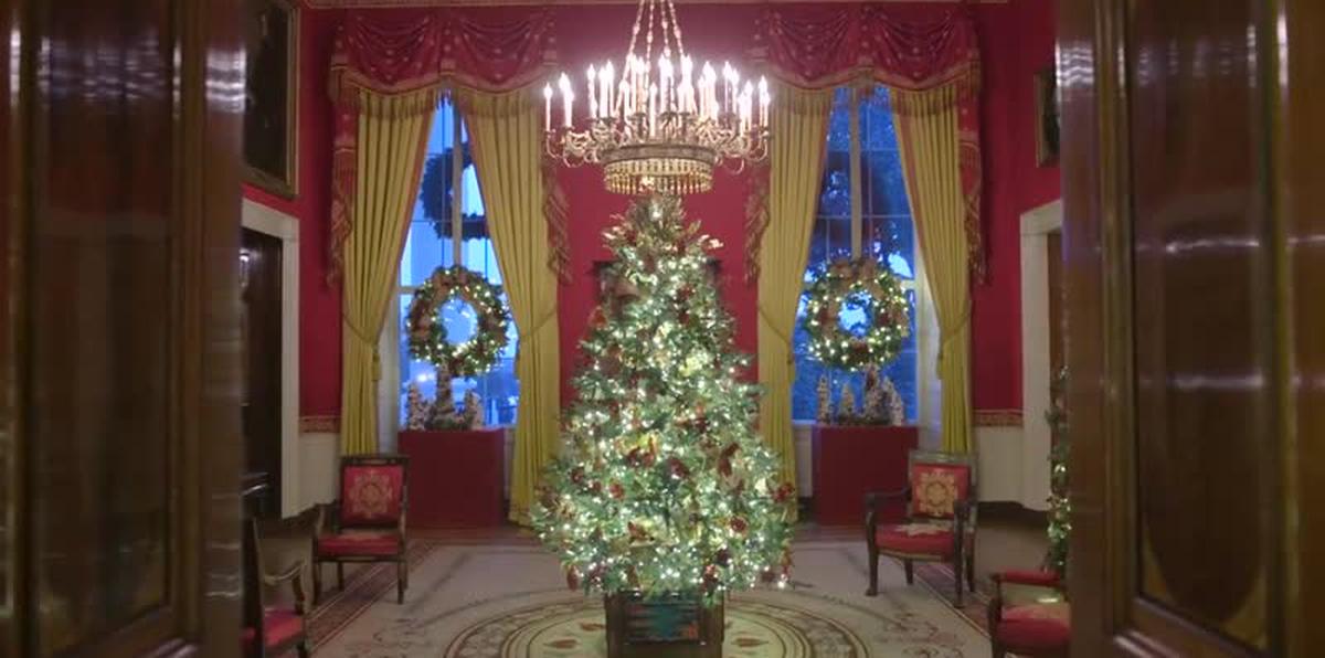Melania Trump presenta la decoración navideña de la Casa Blanca 