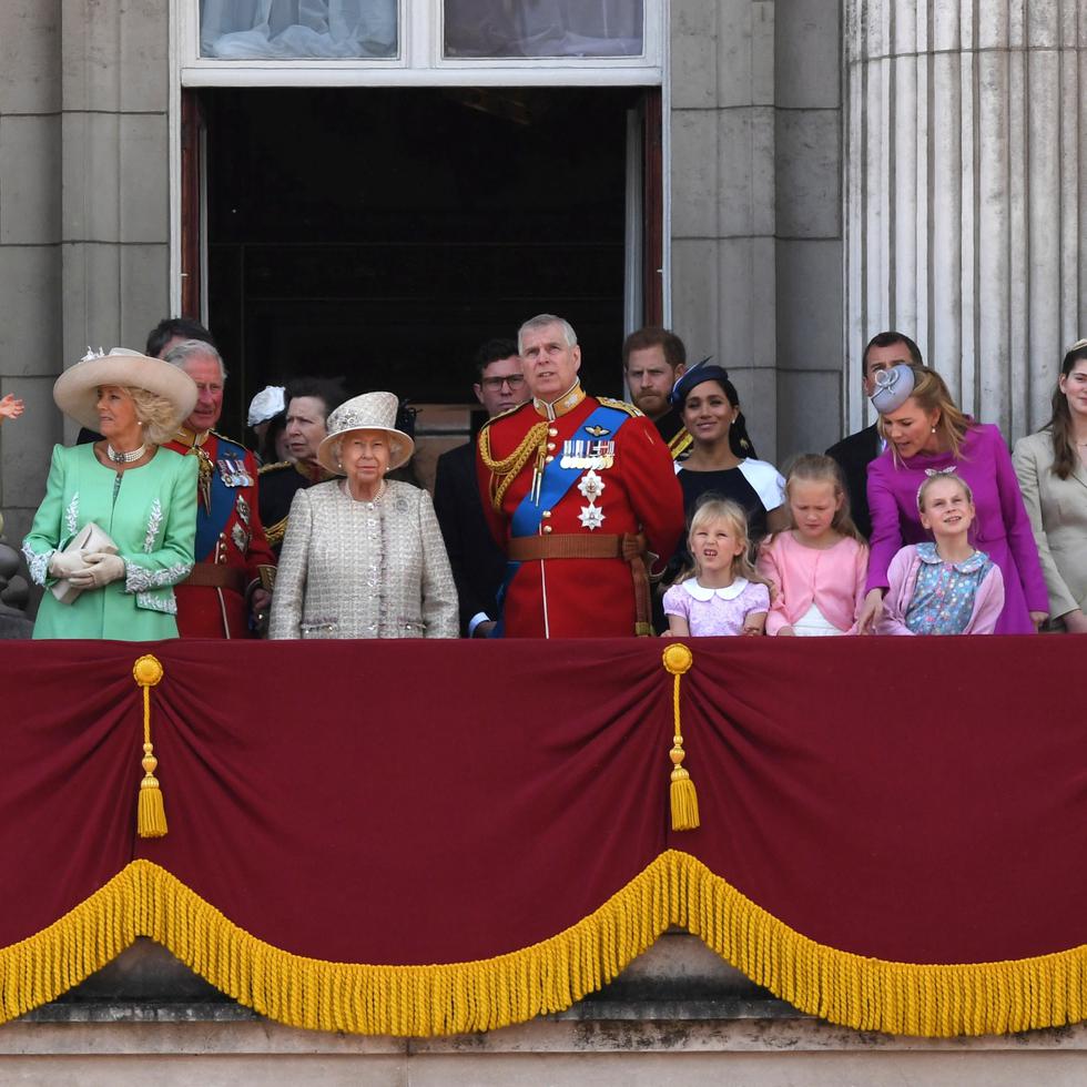 Los miembros de la familia real britanica, encabezados por la reina Elizabeth II, así como miembros del gobierno se unieron a la iniciativa popular “Aplaude a los cuidadores”. (Foto: Archivo)