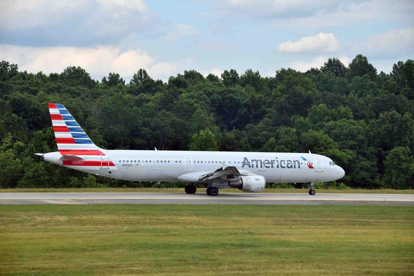 Oscar López Rivera llegó en un avión similar al de la foto perteneciente a American Airlines modelo Airbus 321 al aeropuerto Luis Muñoz Marín. (Shutterstock)