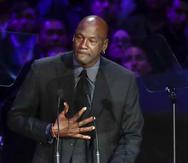 Michael Jordan durante su discurso en la actividad que rindió homenaje al fallecido Kobe Bryant en el Staples Center el pasado febrero. (AP)