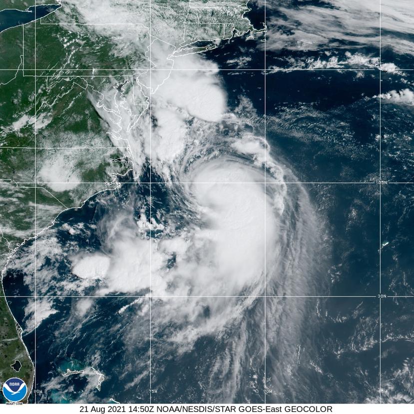 Imagen satelital del huracán Henri al mediodía del sábado, 21 de agosto de 2021.