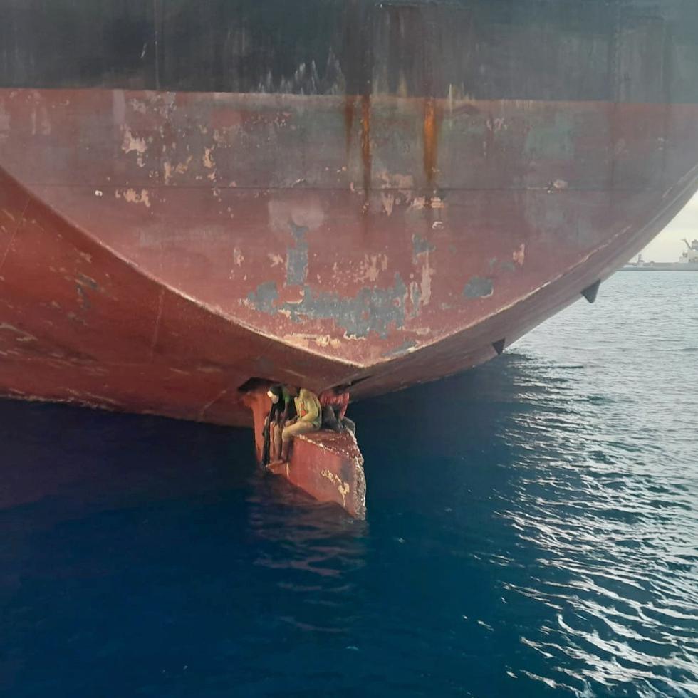 El barco salió el 17 de noviembre de Lagos, Nigeria, y llegó el lunes a Las Palmas, según el sitio web de monitoreo de barcos MarineTraffic. La distancia es de aproximadamente 2,800 millas.