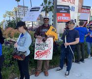 Escritores y miembros del Sindicato de Guionistas de Estados Unidos se manifiestan contra sus precarias condiciones laborales, en Los Ángeles, California (EE.UU). Foto de archivo. EFE/ Mónica Rubalcava
