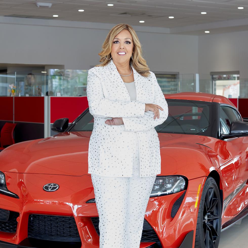 Al tomar las riendas del concesionario que fundó su padre, Braulio Agosto, la contadora Norma Agosto Flores se convierte en una de las 50 mujeres en liderar un concesionario Toyota en todo Estados Unidos.