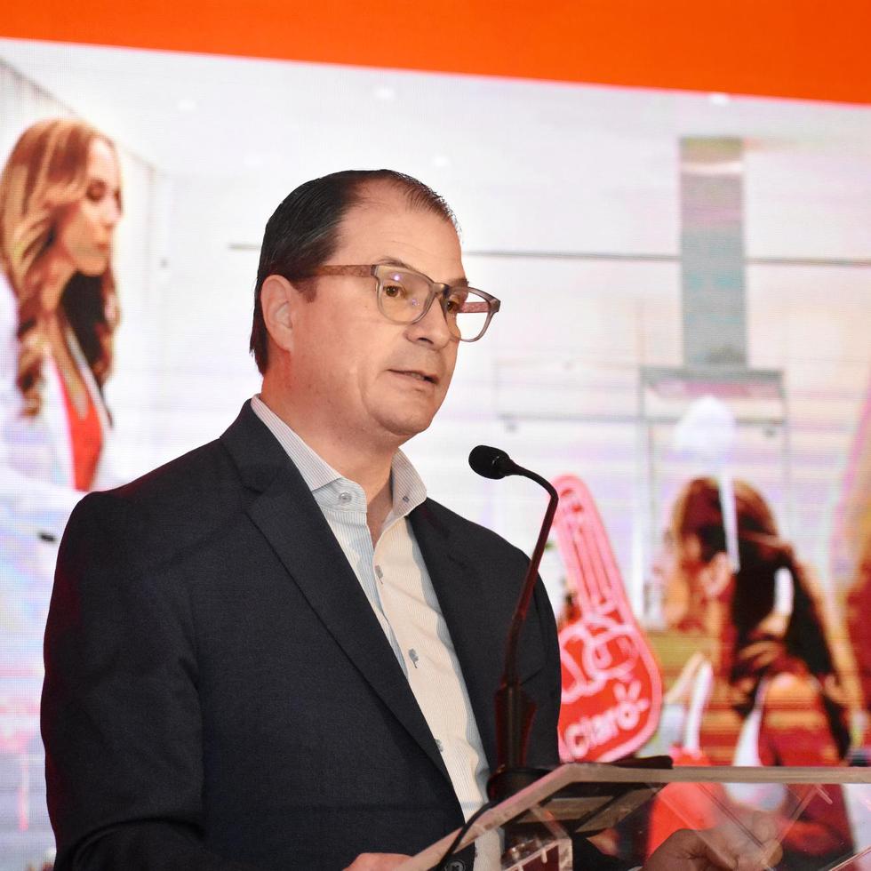 El principal ejecutivo de Claro, Enrique Ortiz de Montellano, indicó que en el mes de octubre, comparado con el mes anterior, duplicaron el número de clientes.