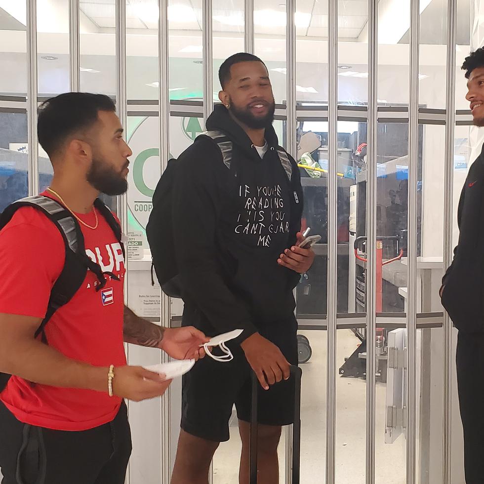 Los jugadores Tjader Fernández, Chris Ortiz y Jordan Cintrón fueron los únicos que viajaron desde Puerto Rico para el acuartelamiento en Miami, a donde llegarán otros siete canasteros.