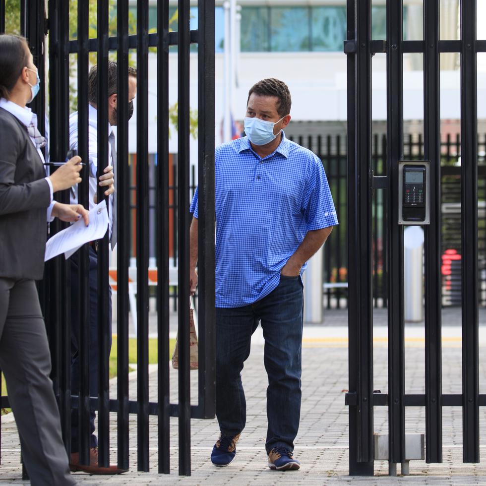 En la foto, Ángel Pérez a su salida de la fiscalía federal en Hato Rey.