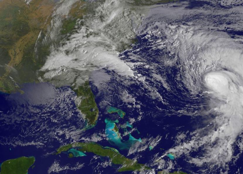 Las autoridades han emitido un aviso de huracán para las próximas horas en las Bermudas, donde la marejada del ciclón se espera que provoquen inundaciones costeras significativas y olas "fuertes y destructivas". (AP)