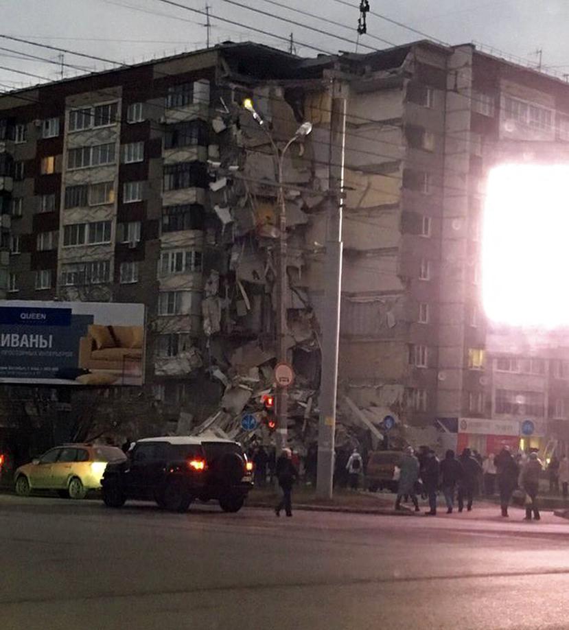 El edificio de  apartamentos de nueve pisos que colapsó parcialmente en la ciuadad de Izhevsk, Rusia (AP).
