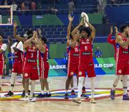 Los jugadores de Puerto Rico celebran en el centro de la cancha el triunfo, que también les asegura un espacio en el Repechaje Olímpico donde pueden buscar su clasificación a las Olimpiadas de París 2024.