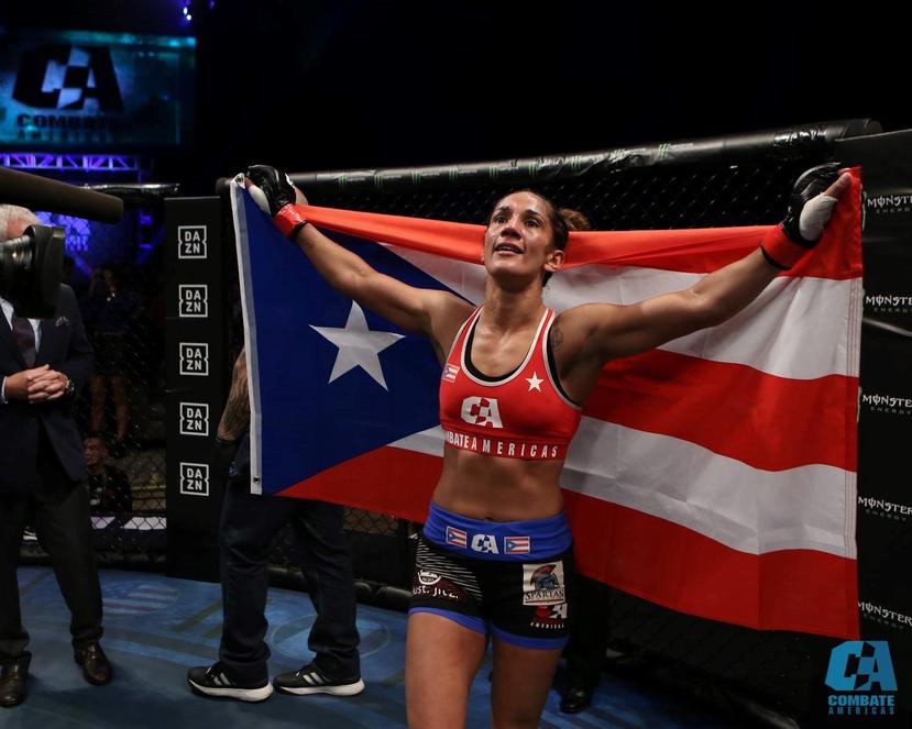 Amanda Serrano celebra su victoria ante la mexicana Eréndira Ordoñez. (Suministrada)
