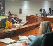A pesar de que todos los proyectos han generado mucha discusión en el país, solo participaron en la sexta vista pública el presidente de la Comisión y la representante Lisie Burgos Muñiz.