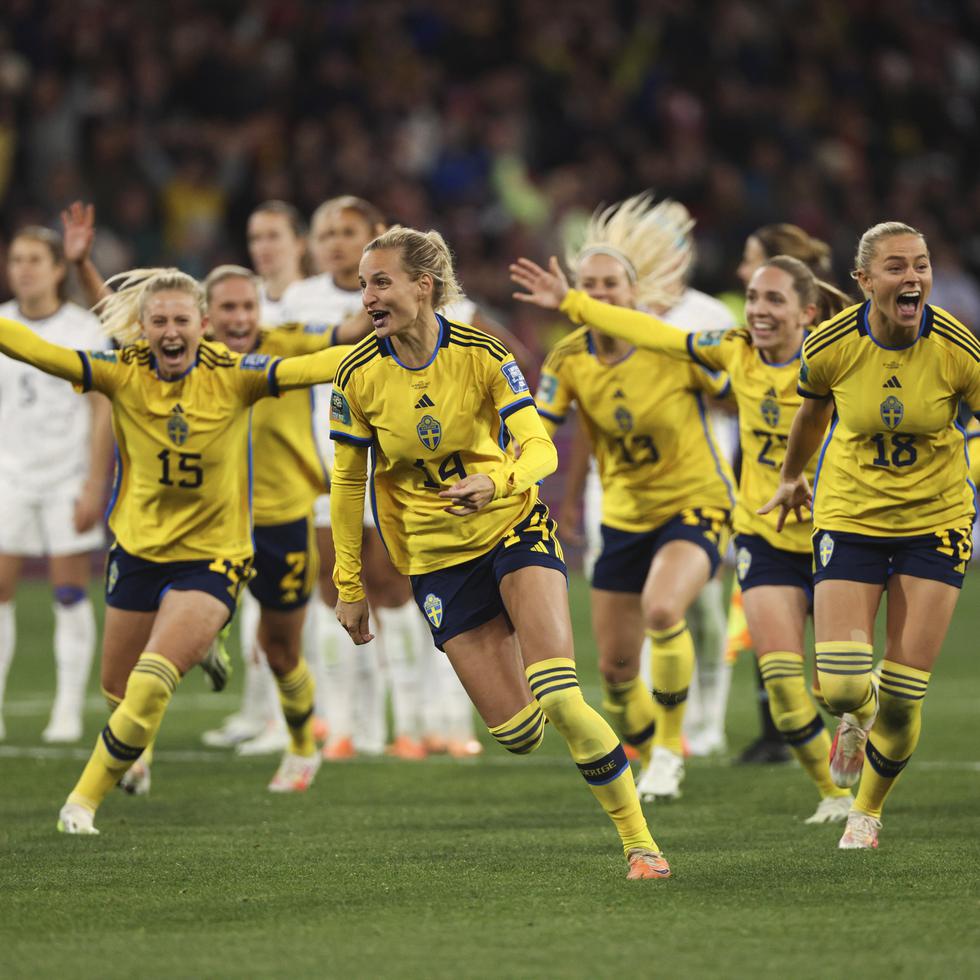 Las jugadoras de Suecia celebran tras ganar la tanda de penales sobre Estados Unidos.