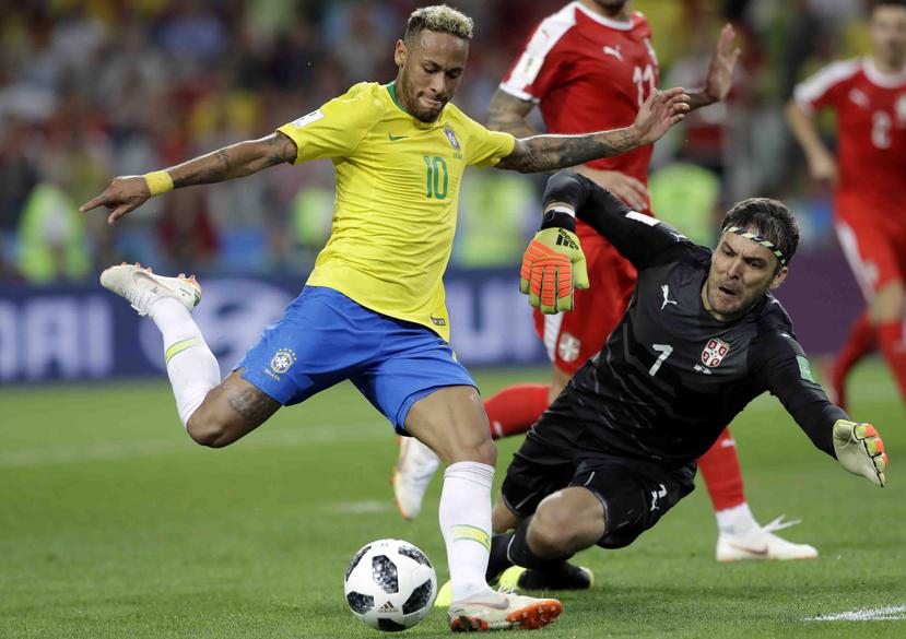 Aunque no anotó ante Serbia, Neymar fue el conducto que ayudó a la Verdeamarela a asegurarse el primer lugar del grupo y fijar una cita con México en la siguiente ronda. (AP / Andre Penner)