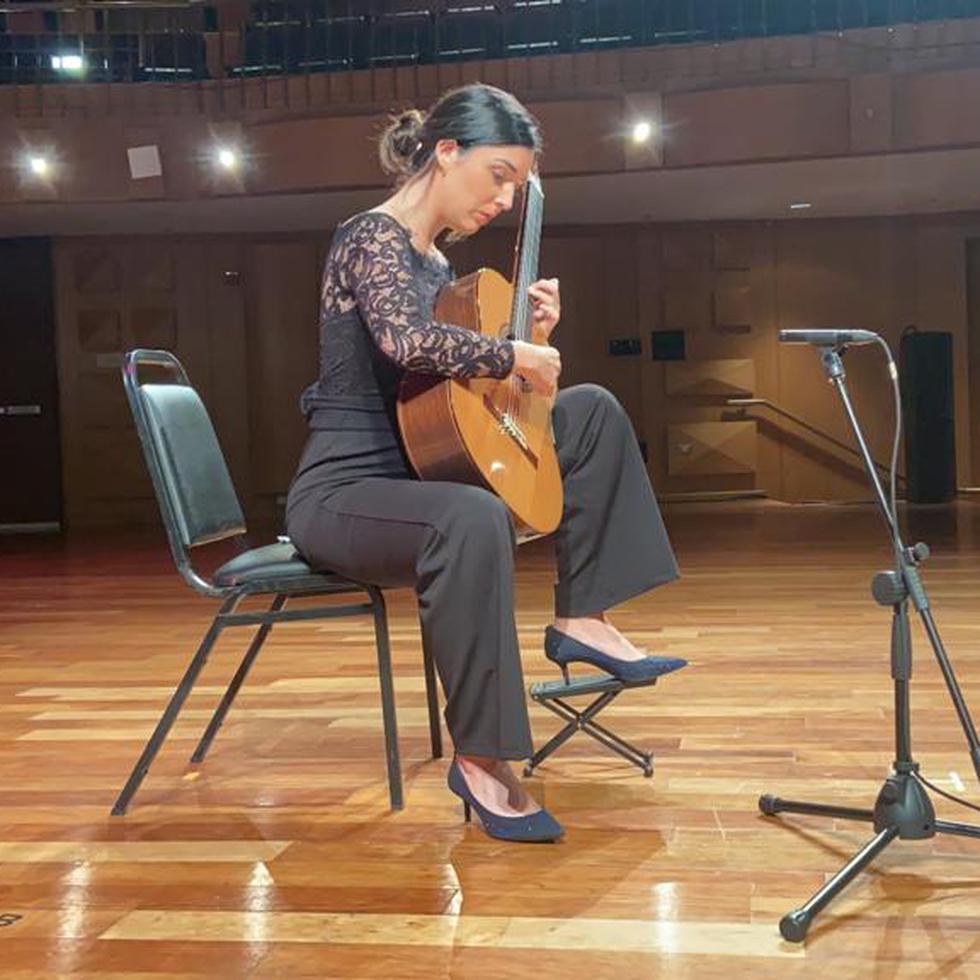 Como parte del Festival Casals, la guitarrista clásica española Andrea González Caballero ofreció un recital en la Sala Sinfónica del Centro de Bellas Artes de Santurce, el viernes 3 de junio de 2022.