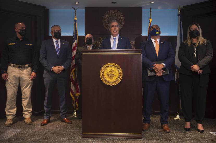 El subjefe de la Fiscalía federal, Héctor Ramírez (al centro), describió la ganga como “una de las más violentas que ha operado en Puerto Rico”.