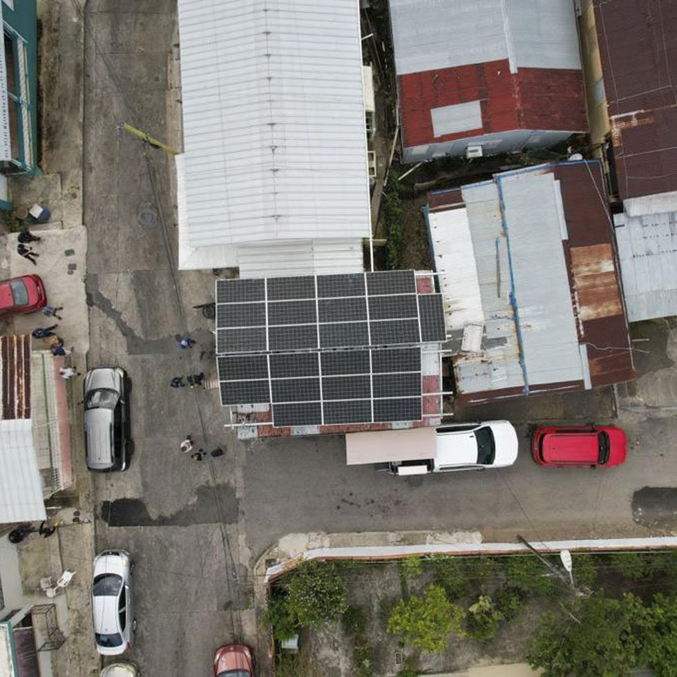 Todas las residencias de Alto de Cuba, en Adjuntas, serán energizadas con el sol, como parte de un proyecto de desarrollo local alternativo enfocado en la autogestión comunitaria, informó la organización Casa Pueblo.