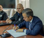 El alcalde de San Juan, Miguel Romero, firmó hoy el proyecto de ordenanza municipal que da paso al nuevo Código de Orden Público para la ciudad capital.