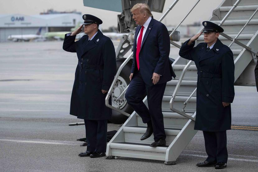 El presidente Donald Trump llega al Aeropuerto Internacional de Miami. (AP/ Evan Vucci)
