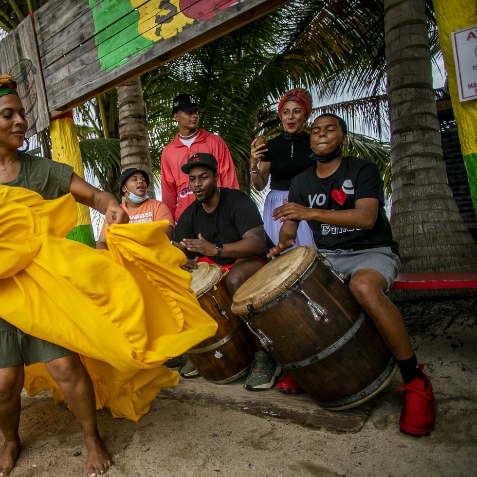 El Junte Boricua invita, principalmente a los puertorriqueños de la diáspora, a reconectar con sus raíces y su gente. En la foto: Sheila Osorio, gestora cultural y maestra del taller de bomba Nzambi.