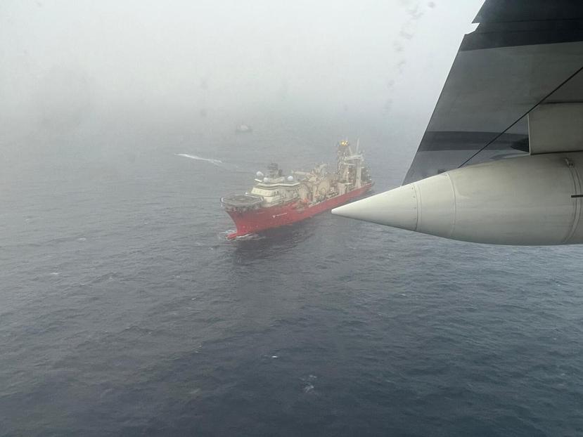 Embarcaciones de la Guardia Costera de Estados Unidos en el área de búsqueda establecida para encontrar con el paradero del sumergible Titan.