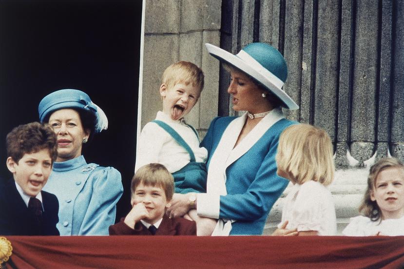La princesa Diana siempre tuvo una relación muy cercana con sus dos hijos, inclusive, se decía que Harry era su consentido. (Foto: Archivo)
