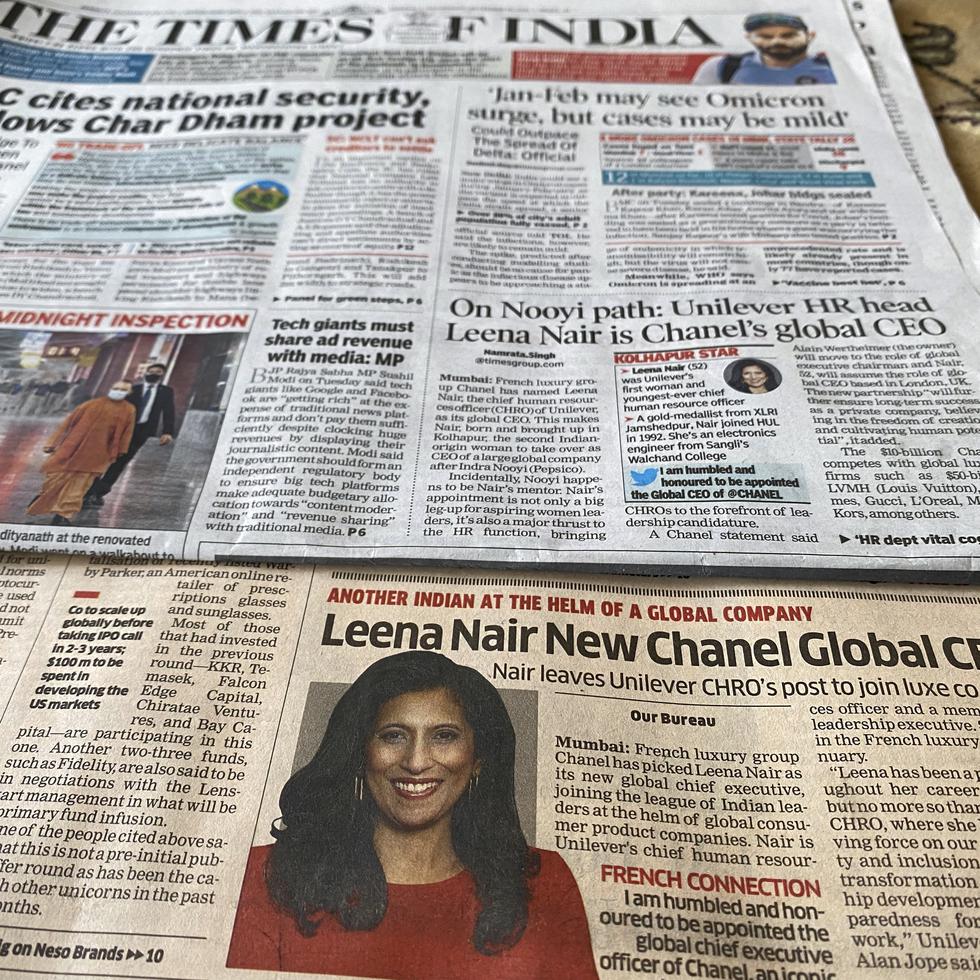 La noticia de la contratación de Leena Nair ocupó portadas de periódicos en India.