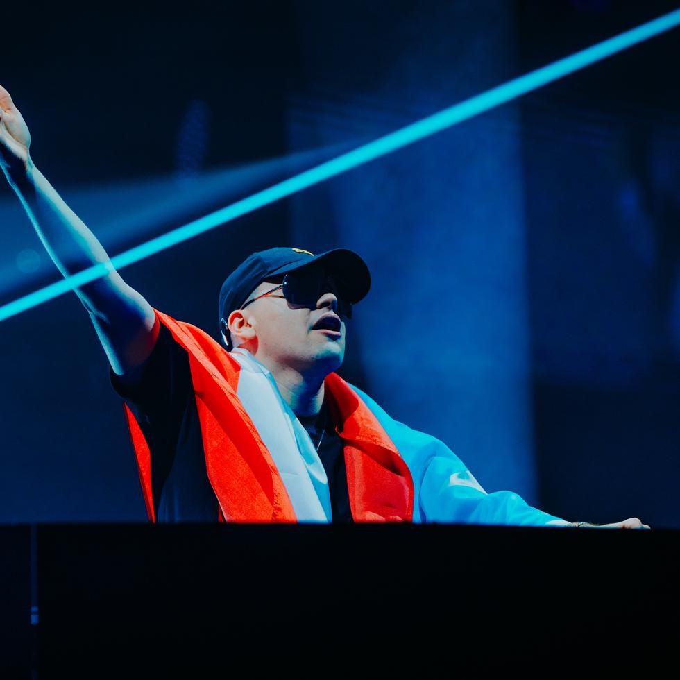 En una celebración artística multisensorial en el Coca-Cola Music Hall, el DJ argentino Bizarrap hipnotizó a su fanaticada como parte de su gira mundial BZRP Live Tour 2024. 

Foto: Cheery Viruet