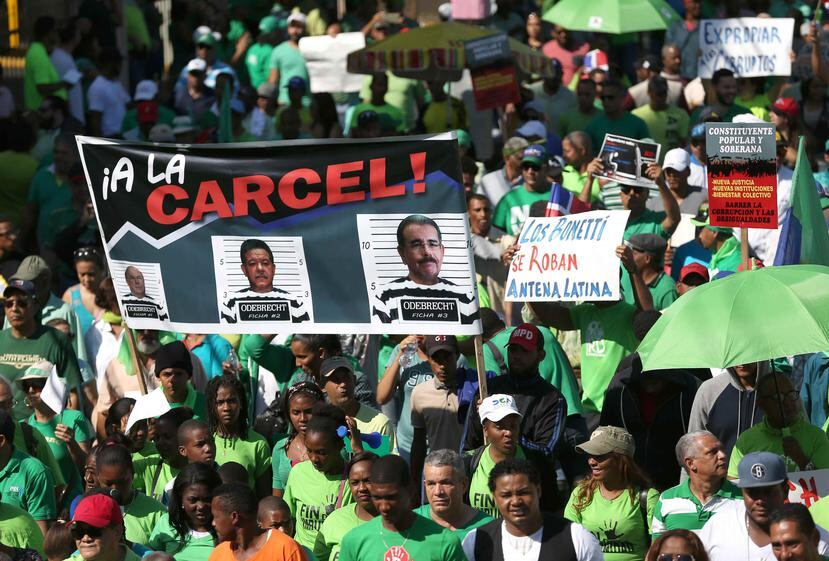 Miles de dominicanos marcharon el domingo pasado en contra de la corrupción y la impunidad. (Archivo EFE)