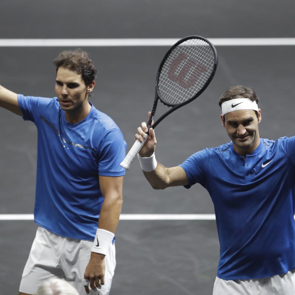Rafael Nadal y Roger Federer en un partido de dobles en la Laver Cup de 2017.