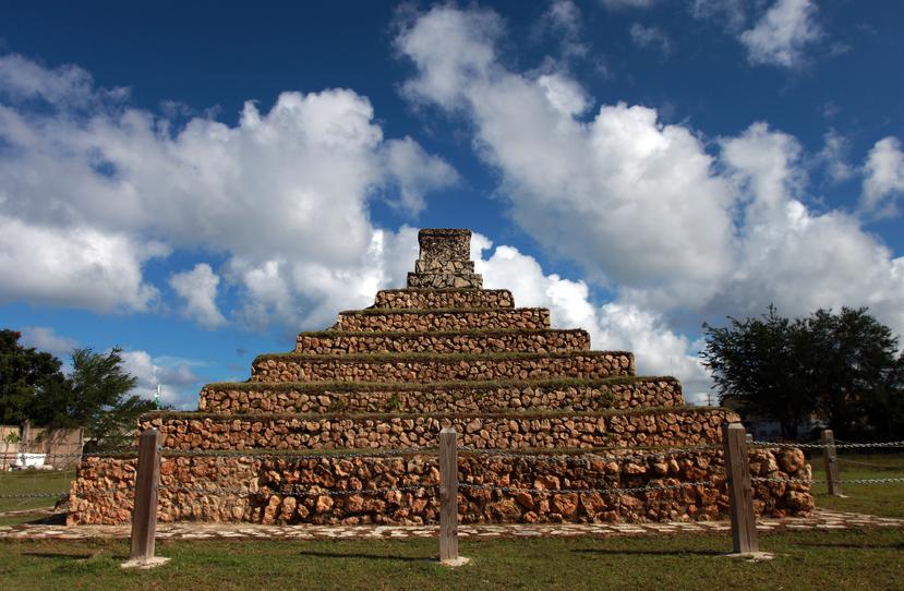 Pirámide en Aguada.
                  