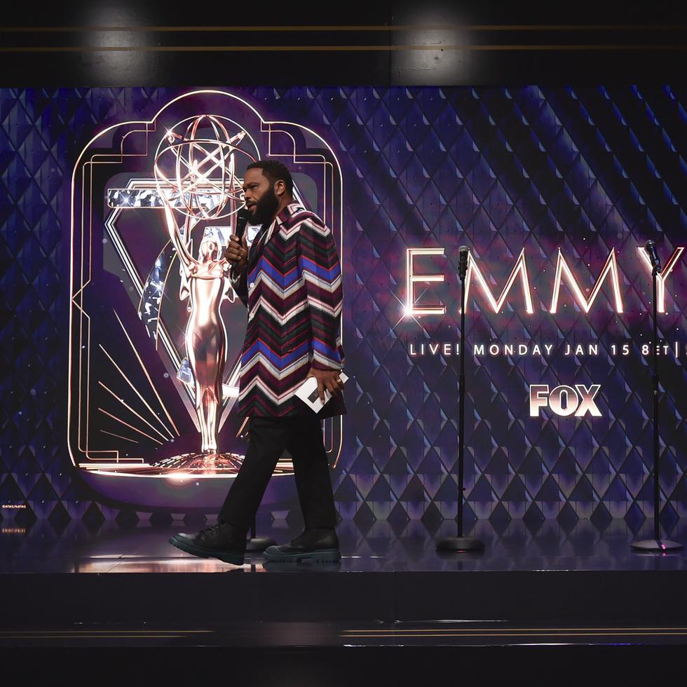 Anthony Anderson en el escenario durante una presentación para prensa de la 75a edición de los Premios Emmy el 12 de enero de 2024, en Los Angeles.