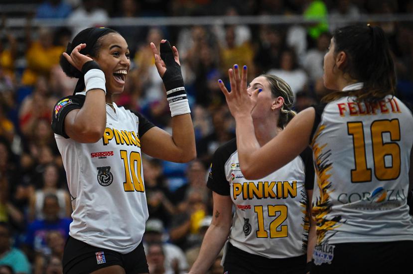 Ronika Stone, a la izquierda, fue refuerzo de las Pinkin de Corozal, y ahora jugará en la Pro Volleyball Federation.