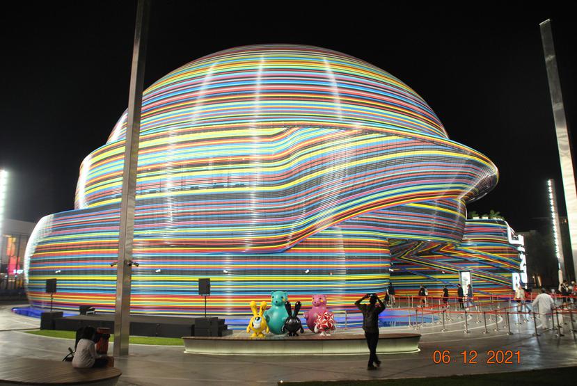 Pabellón de Rusia de noche en la Expo 2020 de Dubái.