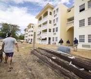 En febrero de 2022, el tribunal ordenó al Consejo de Titulares de Sol y Playa demoler la construcción de las instalaciones recreativas frente a la playa Los Almendros, en Rincón.