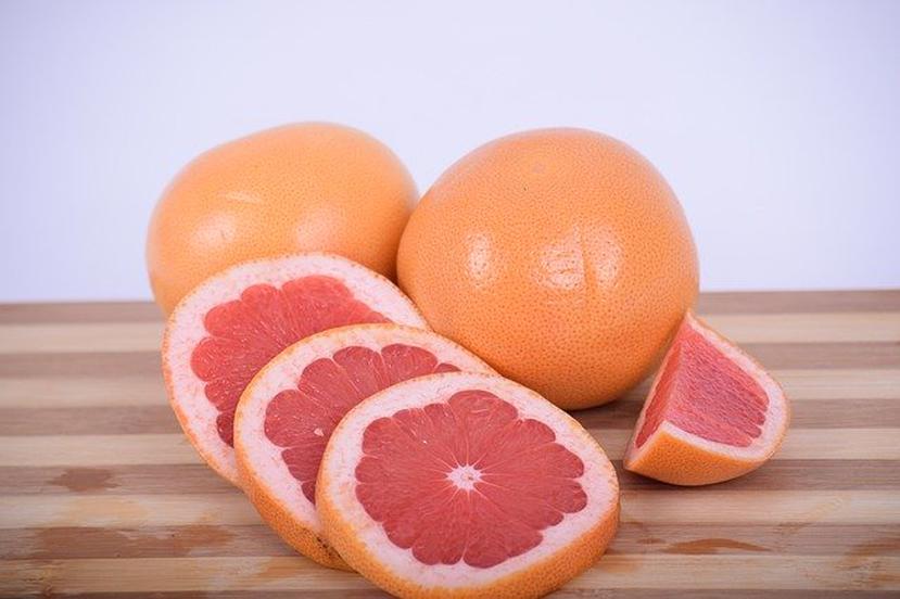El jugo de toronja es rico en vitaminas y minerales.  (Pixabay)