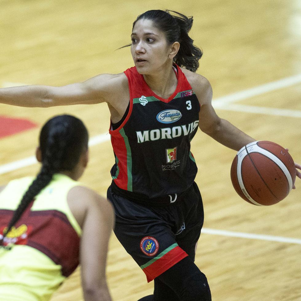 Pamela Rosado, durante el partido entre Montañeras de Morovis y Gigantes de Carolina.