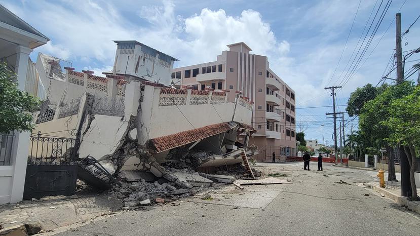 Múltiples edificios en el caso urbano de Ponce sufrieron daños significativos por los vientos del huracán Fiona.