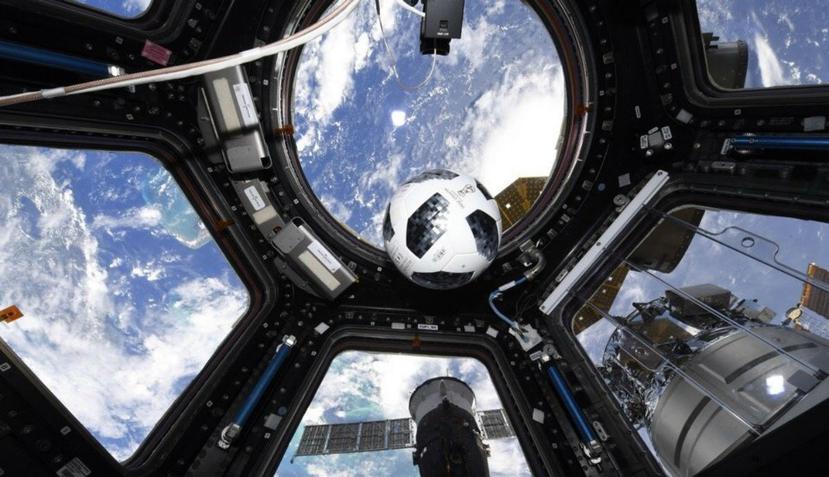 Oleg Artemyev captura con su lente su pasión por el Mundial desde el espacio, y nos regala impresionantes imágenes como esta (Twitter/@OlegMKS)