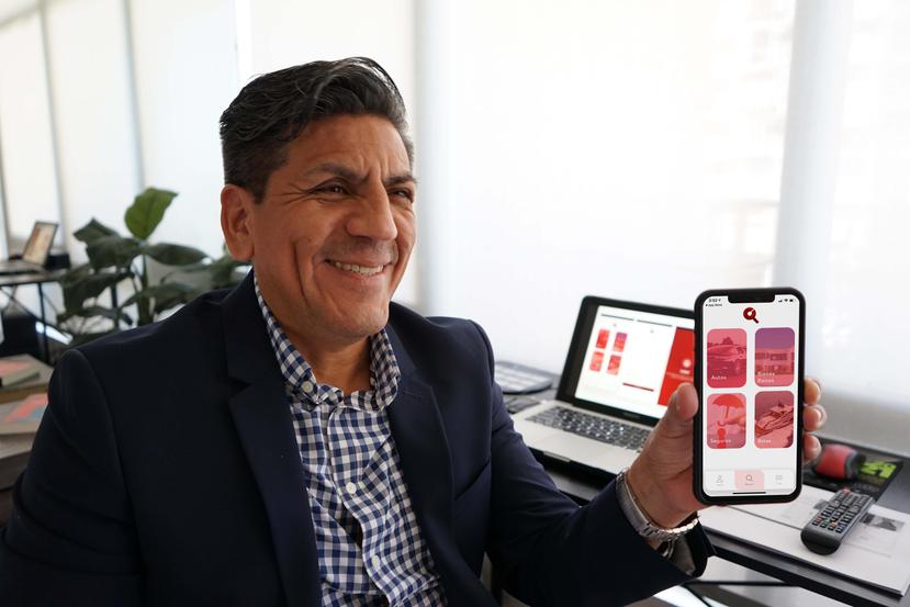Jorge Escudero muestra la nueva aplicación Find It, que busca convertirse en otro canal de ventas para realtors, vendedores de autos y agentes de seguros.