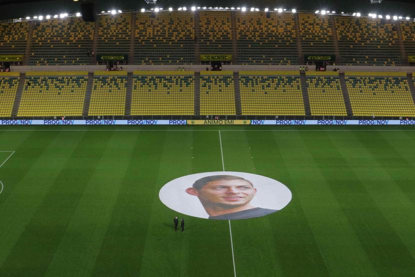 El FC Nantes rinde tributo al jugador argentino Emiliano Sala antes del partido. (EFE)