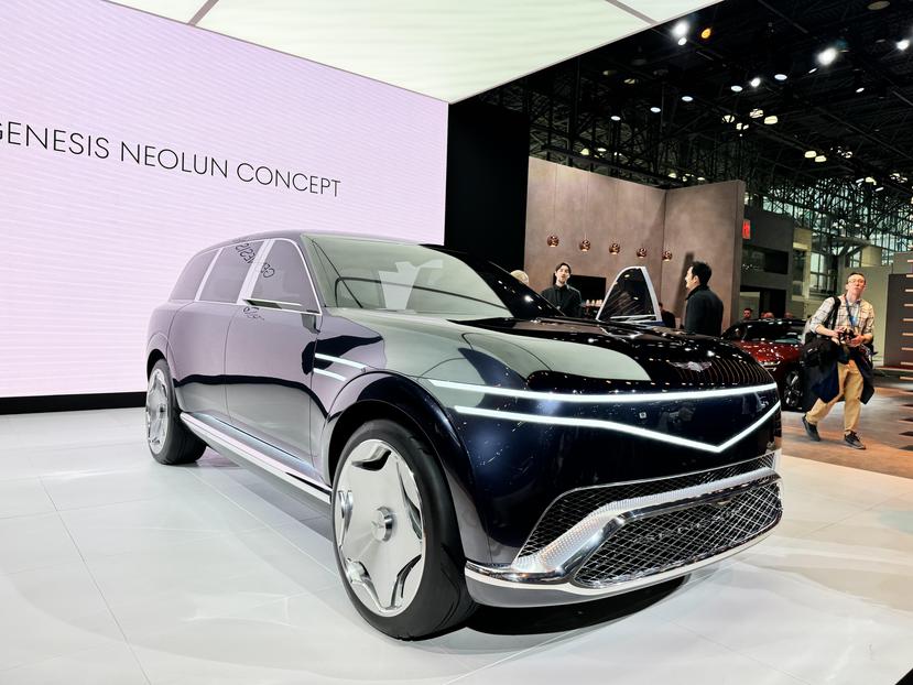 The front design of the Genesis Neolun Concept is bold, but elegant.