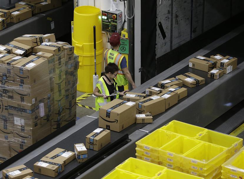Uno de los centros de distribución y envío de paquetes de Amazon en California.