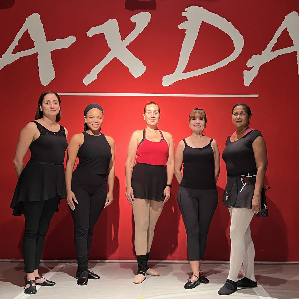 La bailarina y profesora Alicia M. Oliveras García se certificó bajo el proyecto Silver Swans y comenzó a ofrecer la clase hace cinco años en su academia Alicia Extreme Dance Academy (AXDA), en Canóvanas.