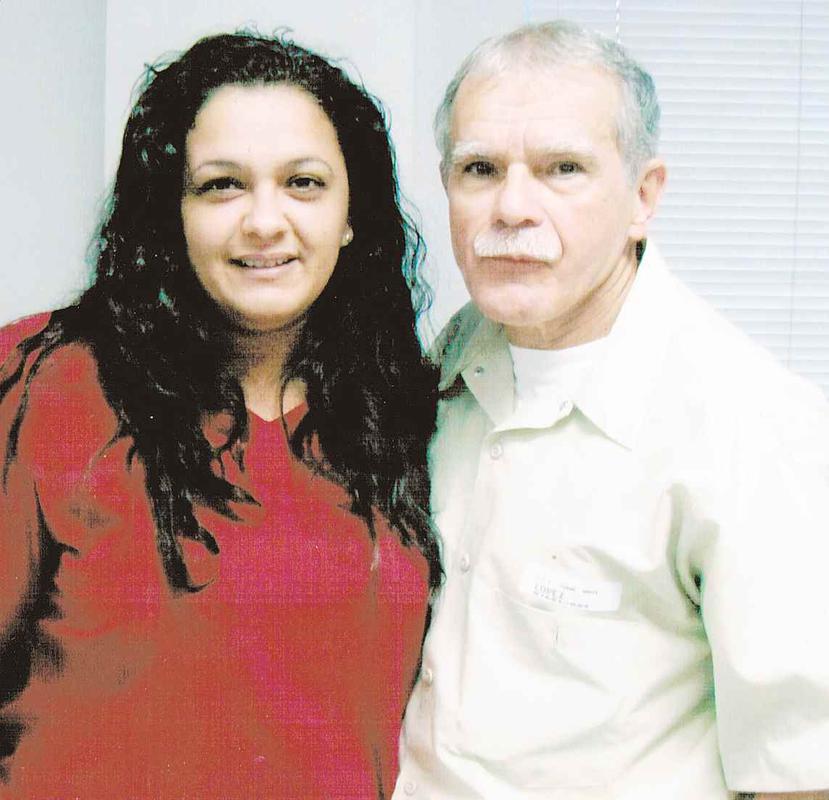Clarisa junto a su padre Oscar López Rivera. (GFR Media)