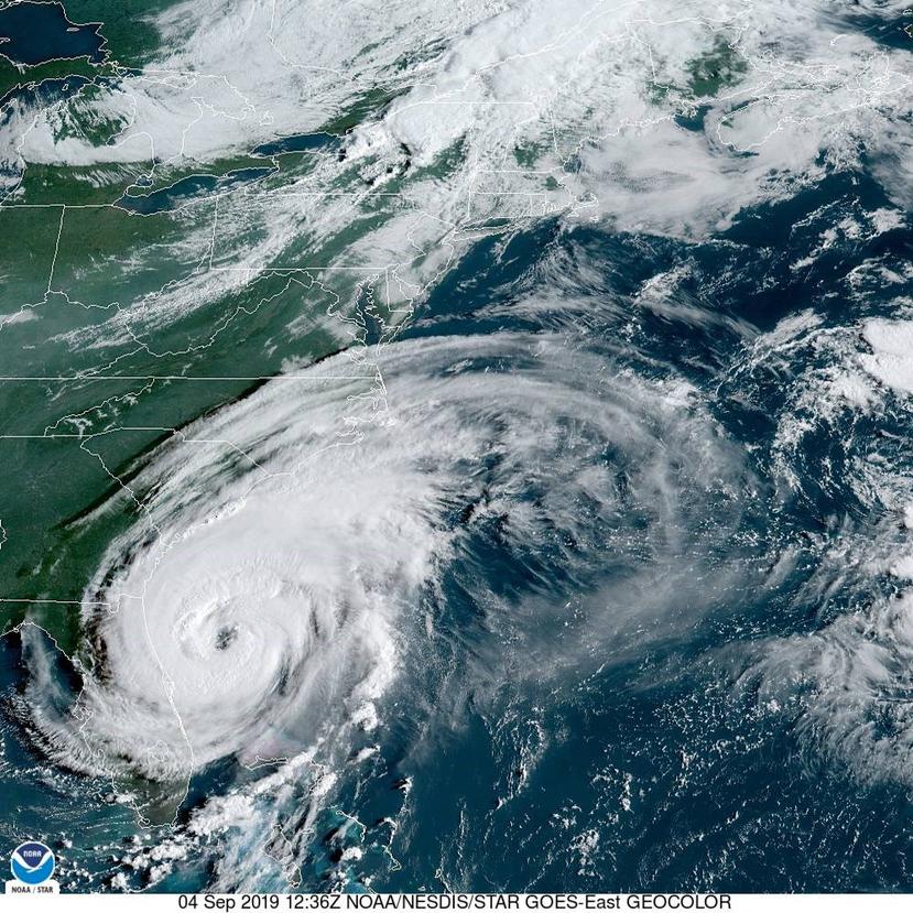 Se espera que el huracán continúe en aguas del océano Atlántico sin que su centro afecte, directamente, territorio estadounidense. (NOAA)